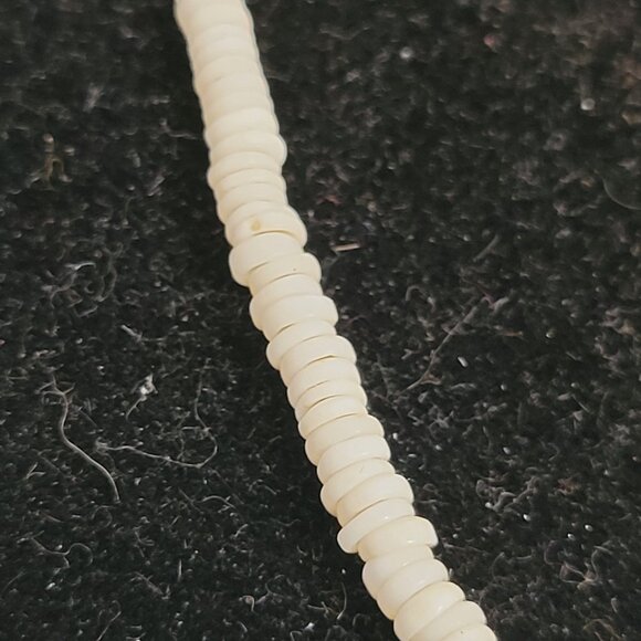 Vintage 70's Super Thin Puka Shell Necklace - Picture 3 of 3